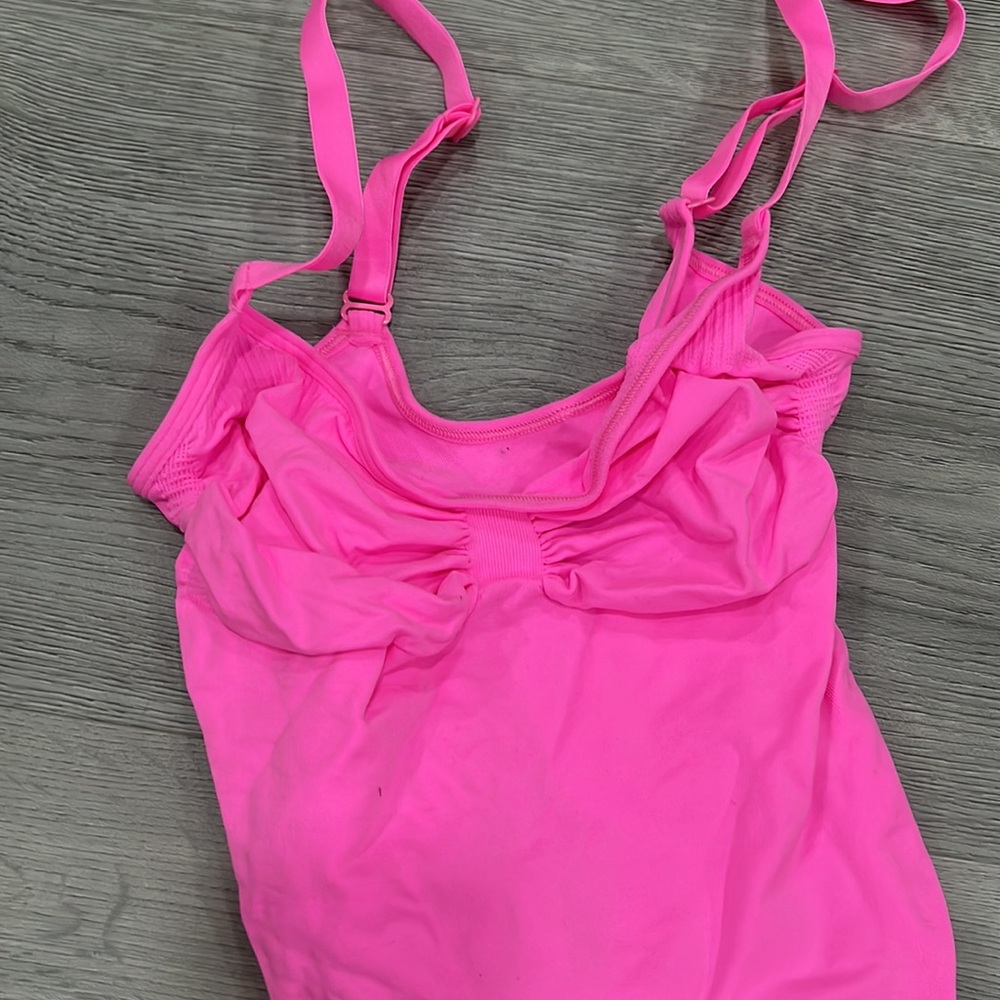 SKIMS seamless SCULPT THONG BODYSUIT neon orchid pink - Picture 3 of 6